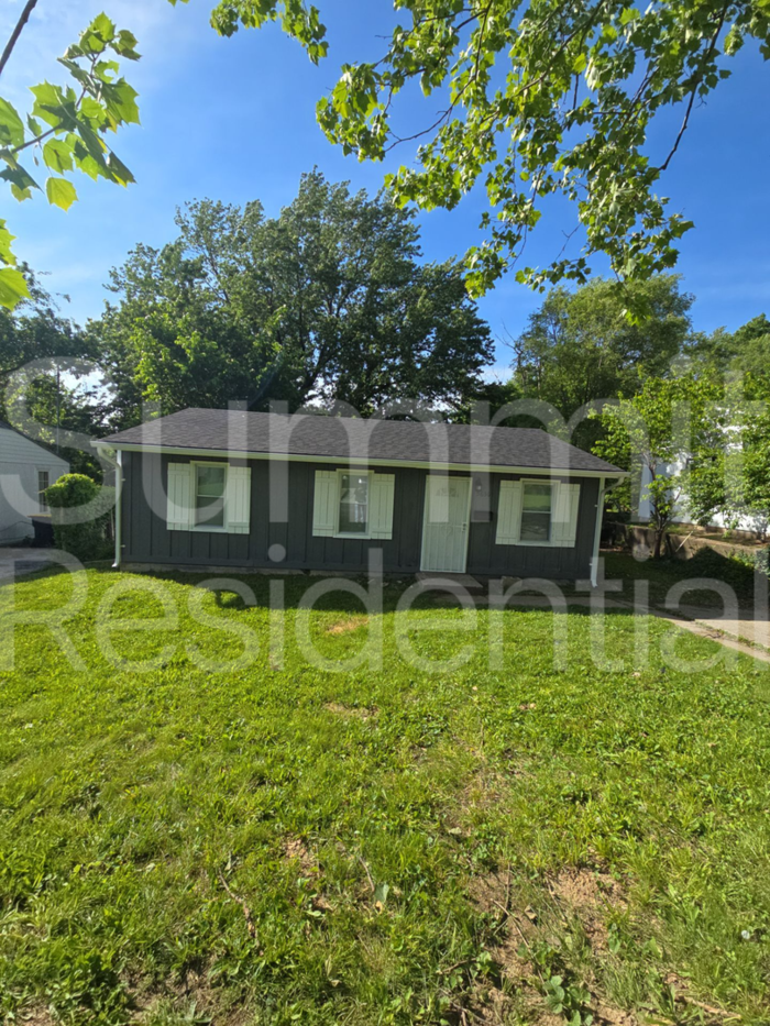 5636 E 40th St - Photo 2 of 18