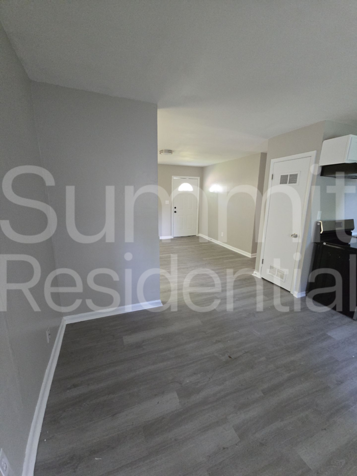 5636 E 40th St - Photo 5 of 18