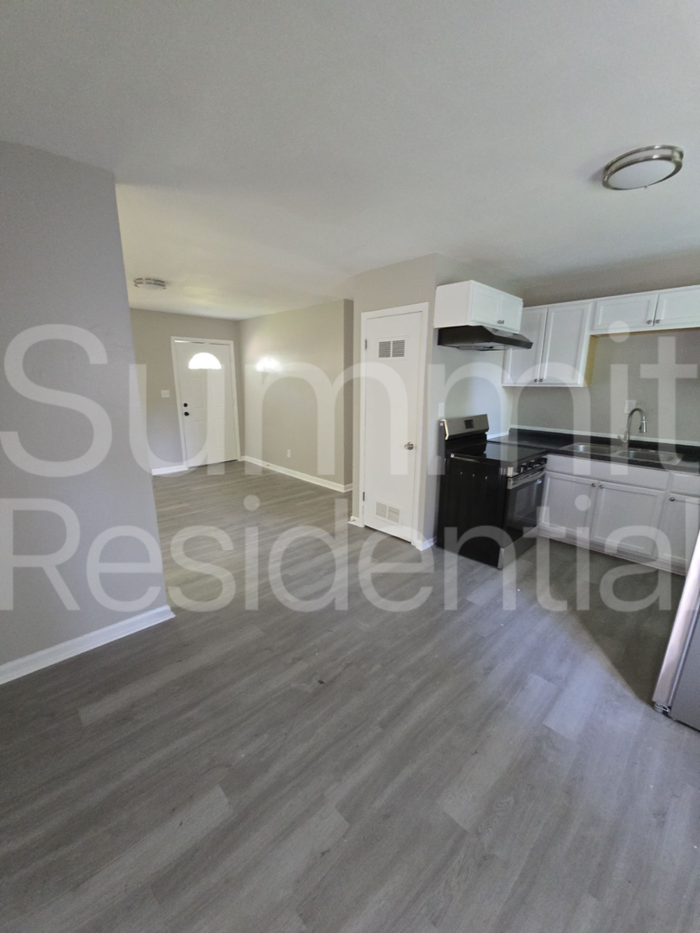 5636 E 40th St - Photo 6 of 18
