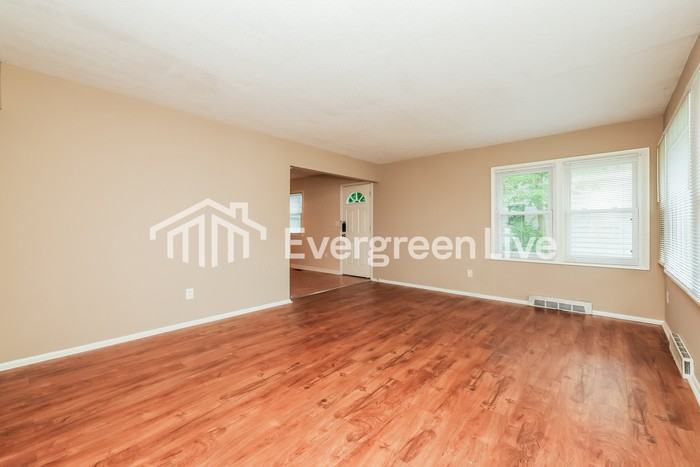 1108 Rydale Rd - Photo 3 of 15