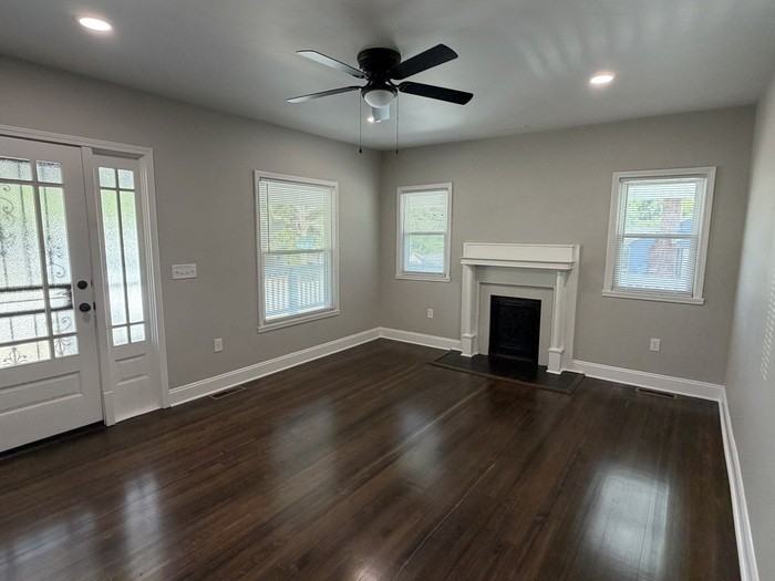 829 Green St - Photo 2 of 9