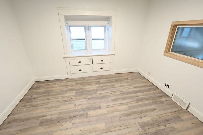 885 Brown St - Photo 5 of 18
