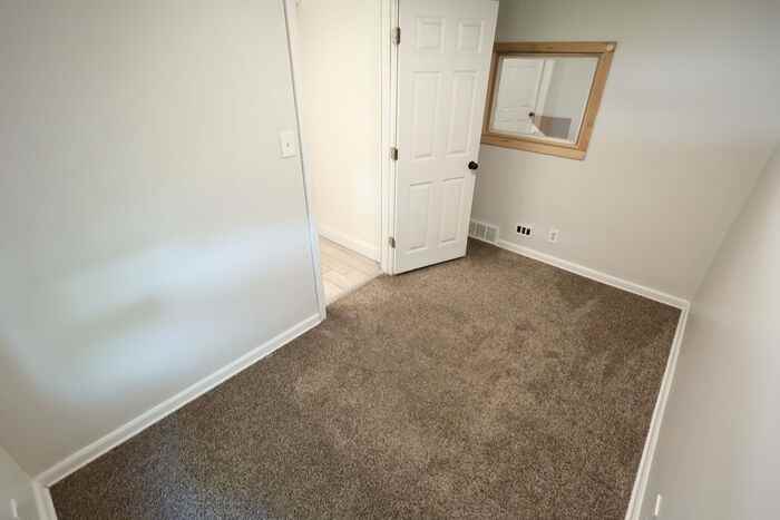 885 Brown St - Photo 6 of 18
