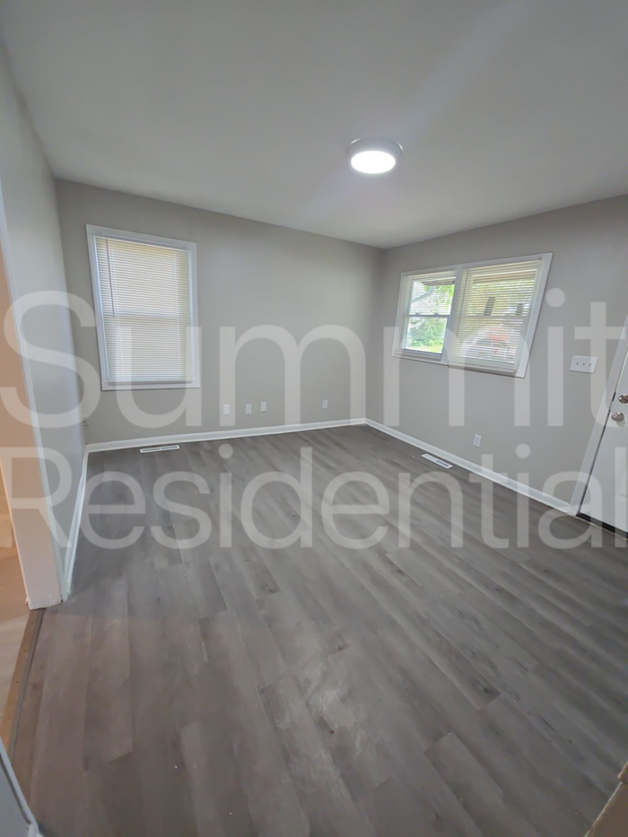 5700 E 40th St - Photo 4 of 18