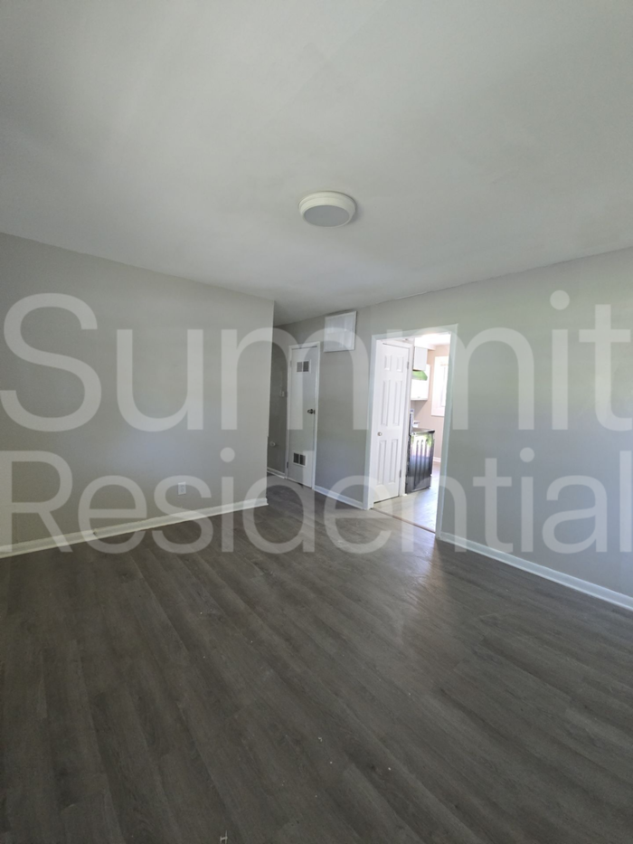 5700 E 40th St - Photo 5 of 18