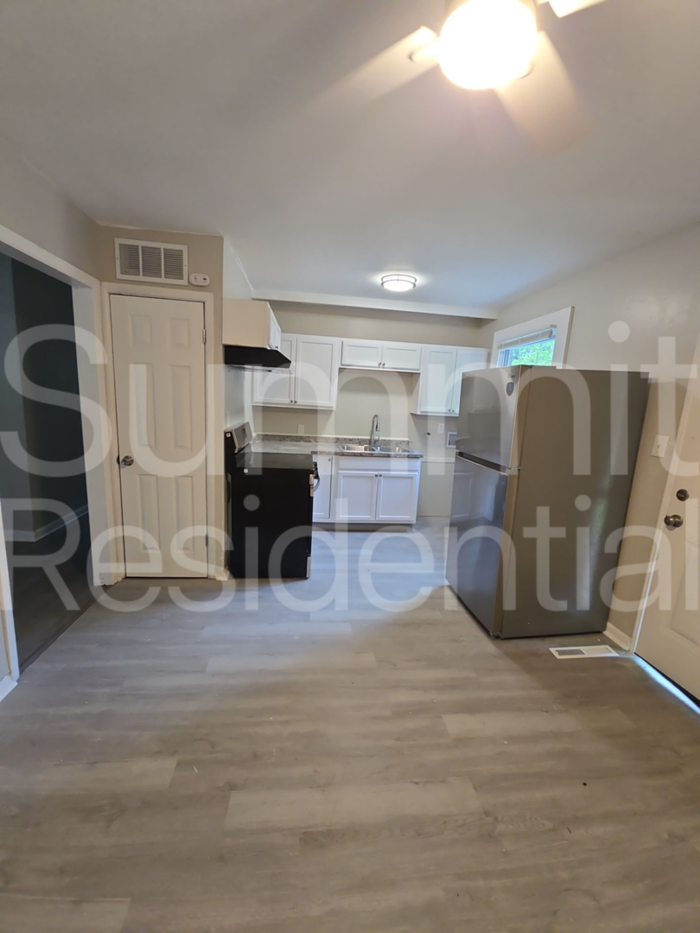 5700 E 40th St - Photo 6 of 18