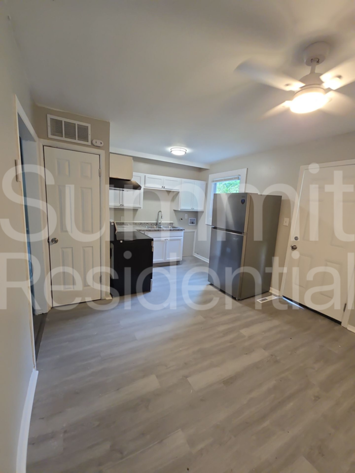 5700 E 40th St - Photo 7 of 18