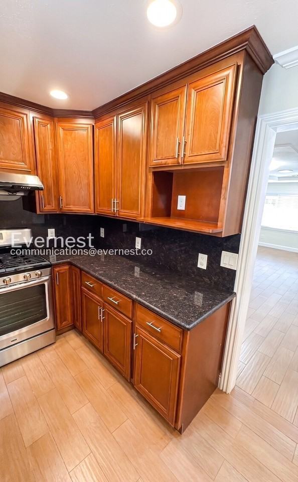 1111 Madera Ave - Photo 7 of 30