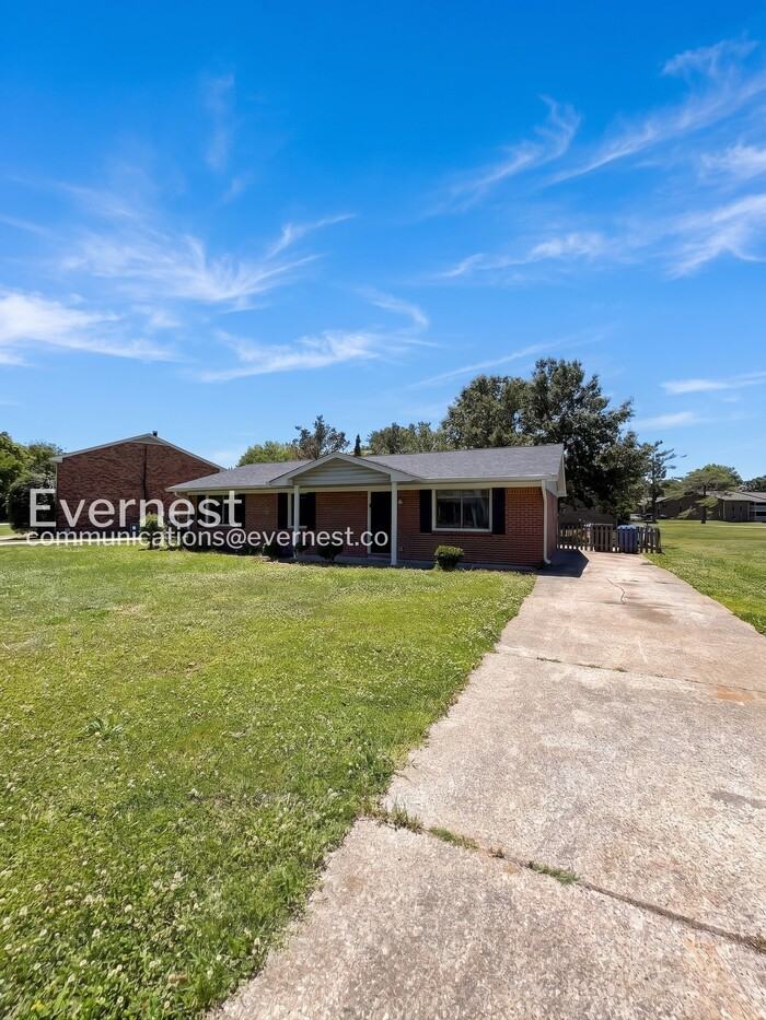 409 Alexander Dr - Photo 3 of 26