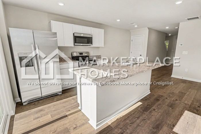 133 River Rock St - Photo 4 of 21