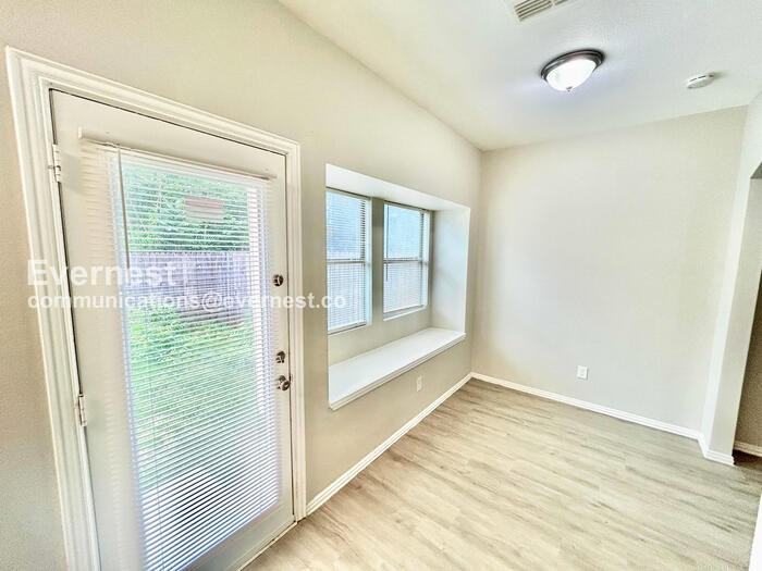 130 Creek Cove Dr - Photo 7 of 27