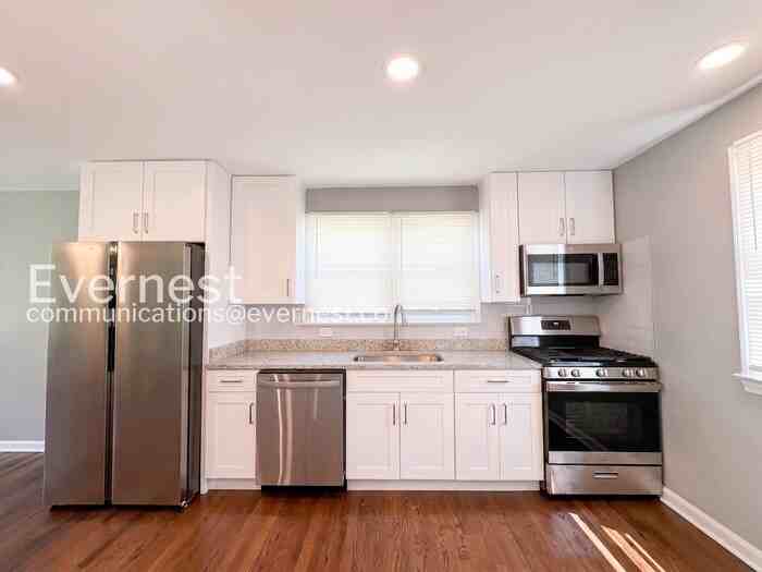 8713 Rhode Island Ave - Photo 2 of 34