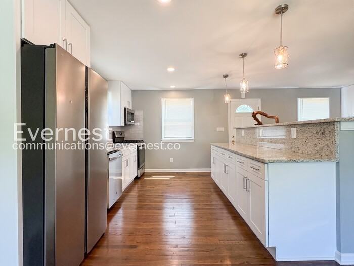 8713 Rhode Island Ave - Photo 4 of 34