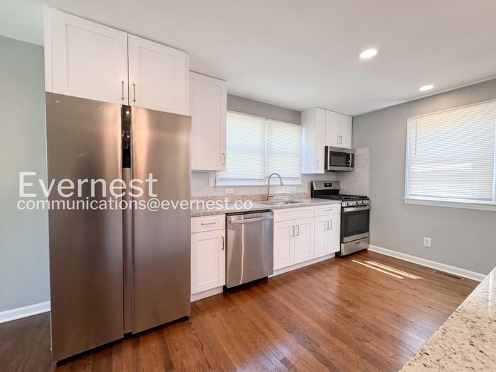 8713 Rhode Island Ave - Photo 6 of 34