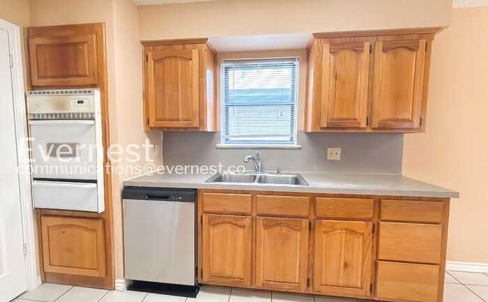 5405 Shirley St - Photo 3 of 24