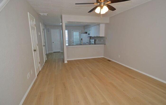 3717 N Saint Charles St - Photo 6 of 15