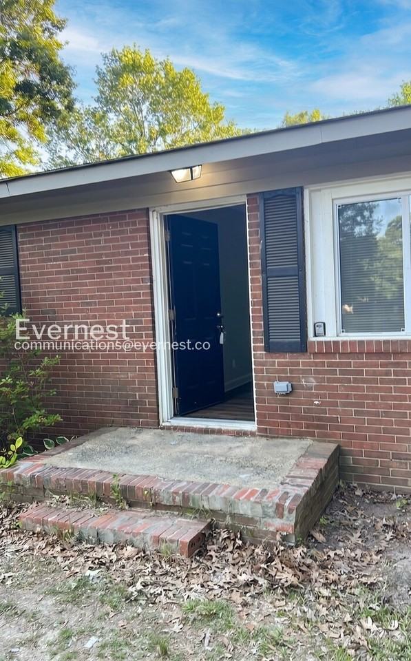 203 Pinetree Dr - Photo 3 of 45