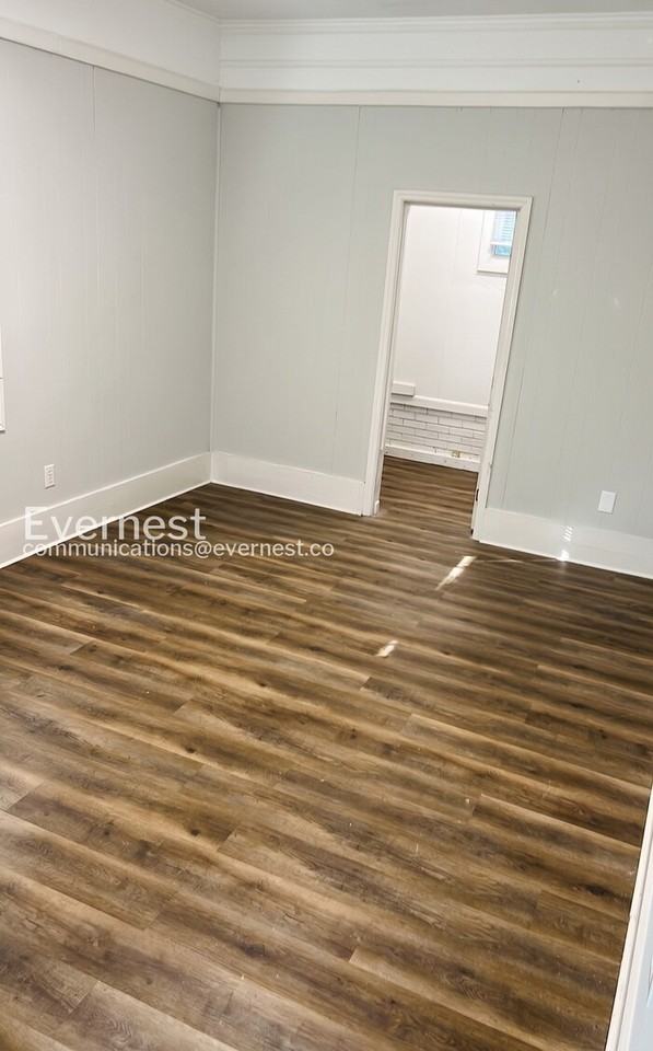 203 Pinetree Dr - Photo 6 of 45