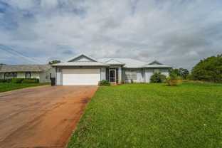 2366 Sw Alminar St #NA - Photo 1 of 1