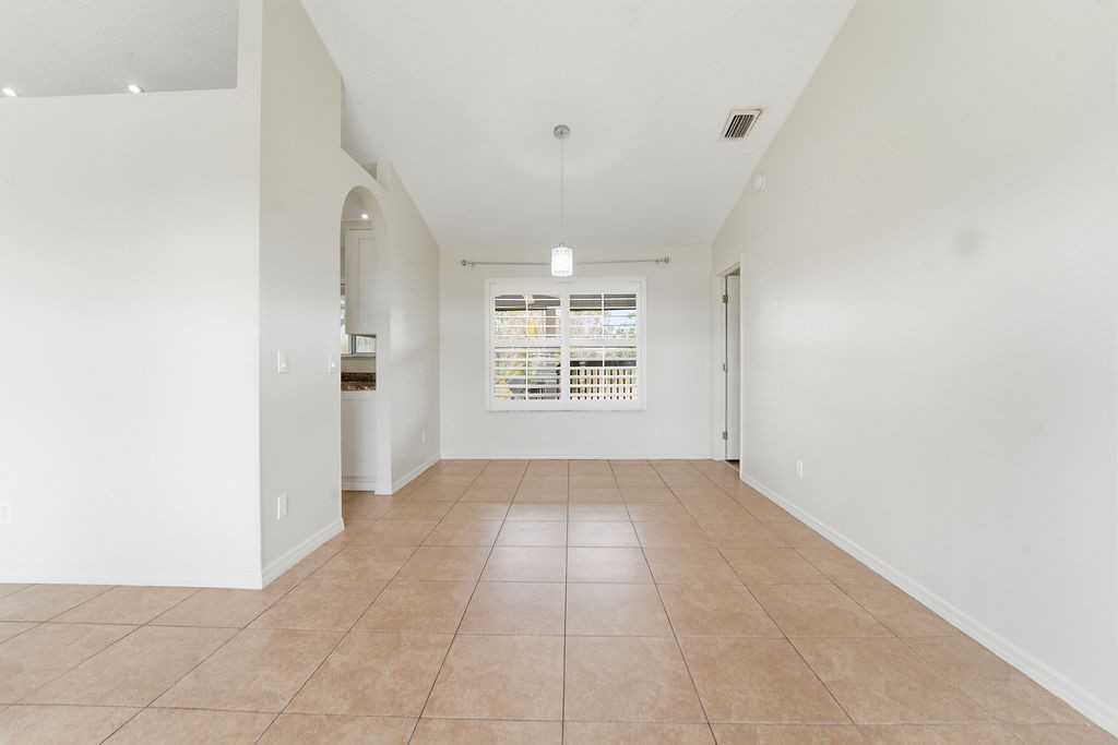 2366 Sw Alminar St #NA - Photo 5 of 24