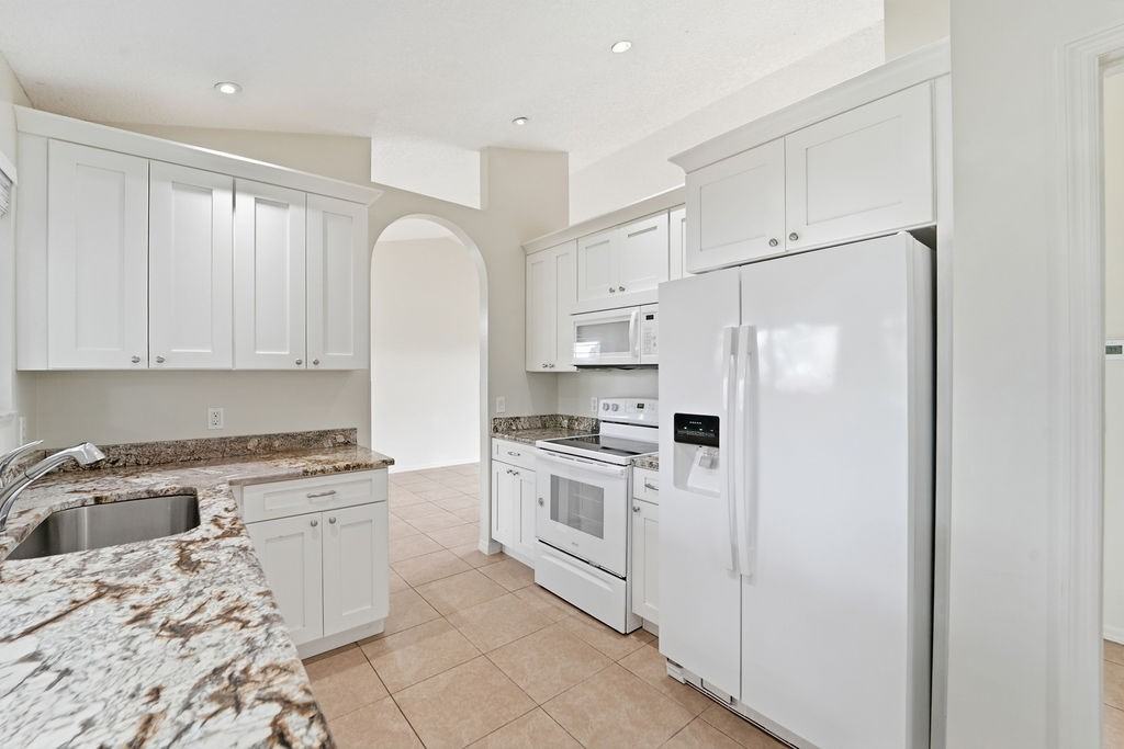 2366 Sw Alminar St #NA - Photo 6 of 24