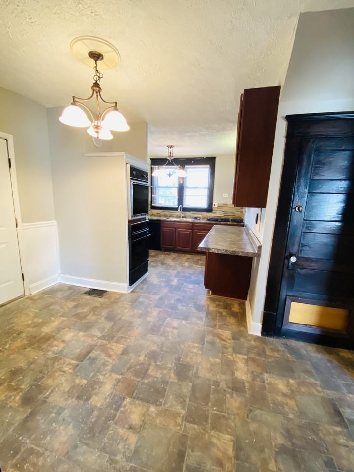 1421 Piper Ct Nw #NA - Photo 3 of 20