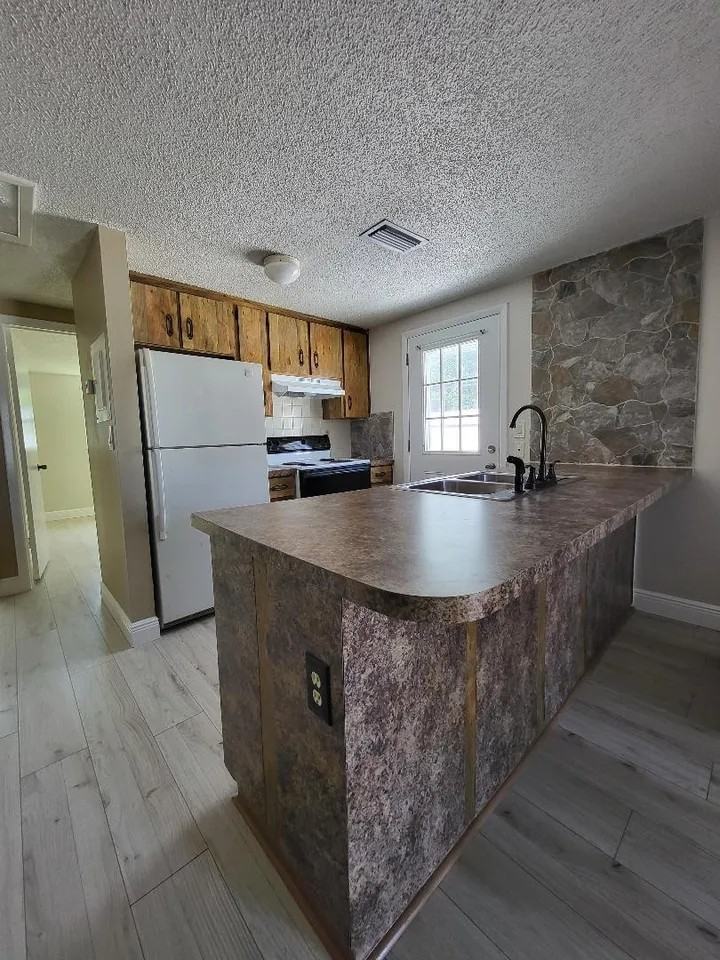 11103 Harding Dr #2 - Photo 2 of 6