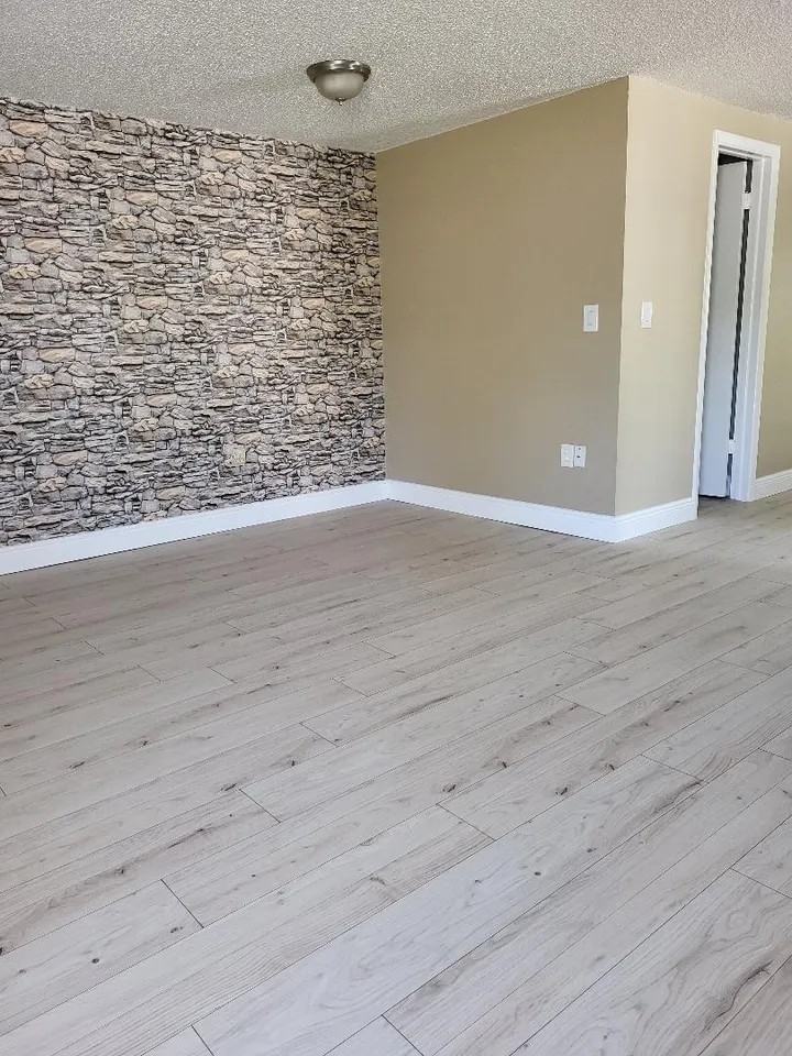 11103 Harding Dr #2 - Photo 3 of 6