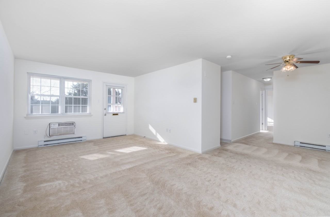 320 College Manor Ave Apt 5 #320-5 - Photo 3 of 11