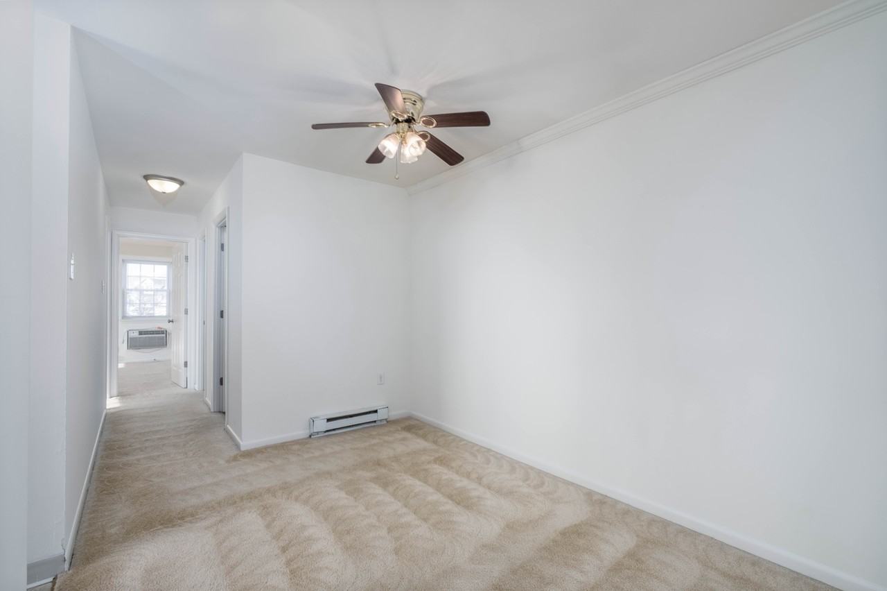 320 College Manor Ave Apt 5 #320-5 - Photo 5 of 11