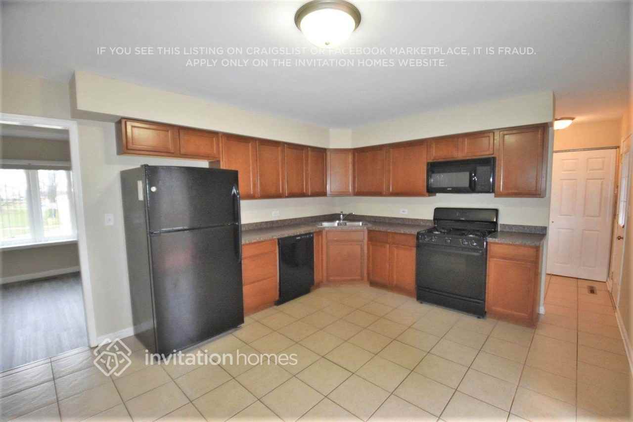 337 E Fullerton Ave - Photo 3 of 16