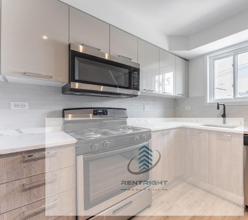 7621 N Sheridan Rd #3C - Photo 2 of 13