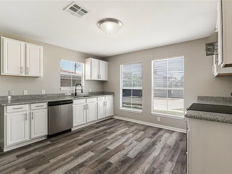 1422 Deslonde Street - Photo 3 of 8