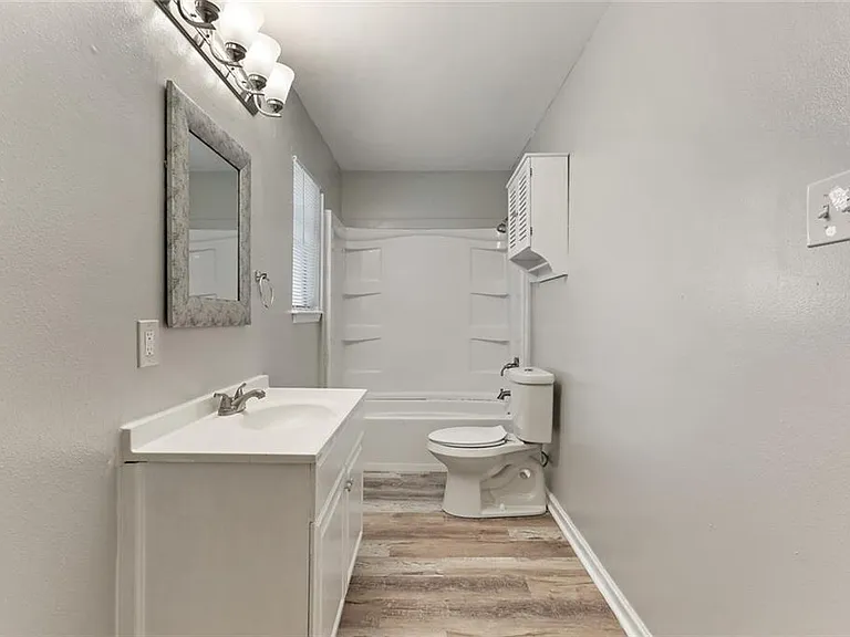 1422 Deslonde Street - Photo 5 of 8