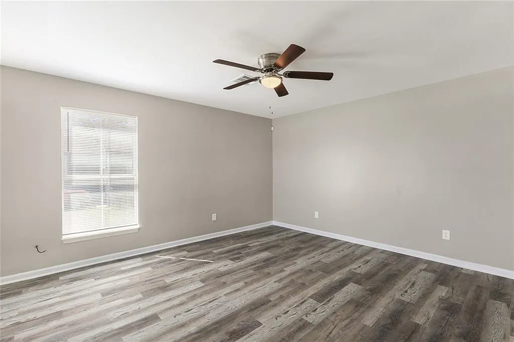 1422 Deslonde Street - Photo 4 of 8