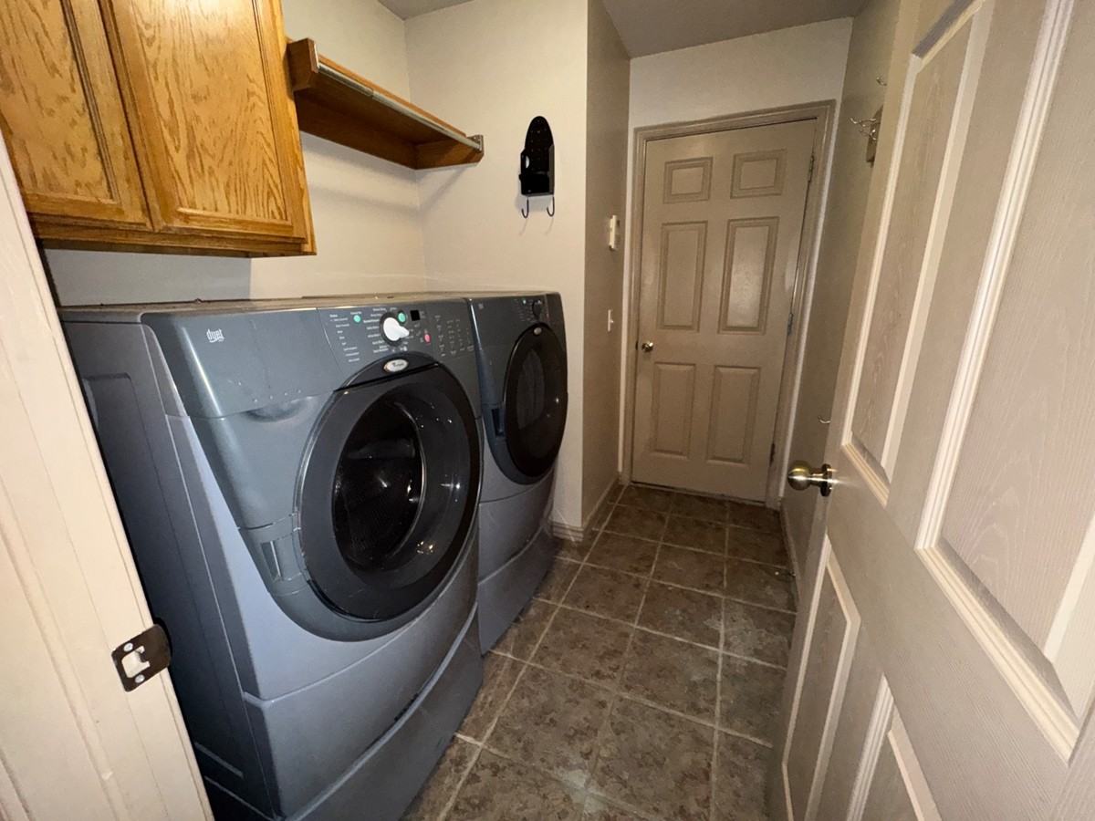1424 Teakwood Dr #1 - Photo 2 of 20