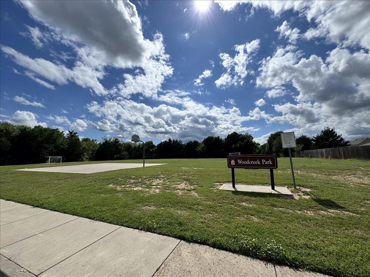 1424 Teakwood Dr #1 - Photo 4 of 20