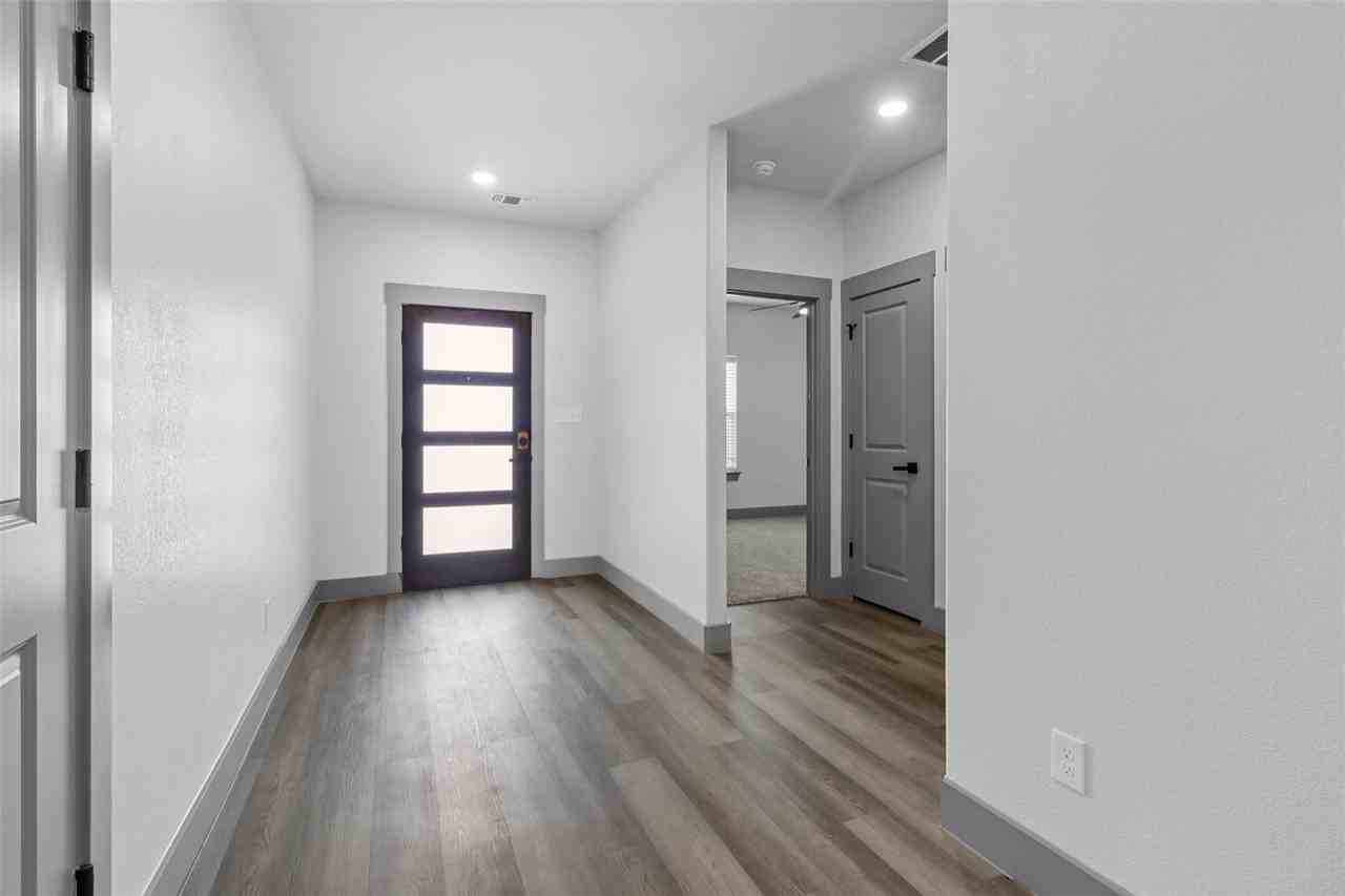 405 W Hull St #1 - Photo 2 of 17