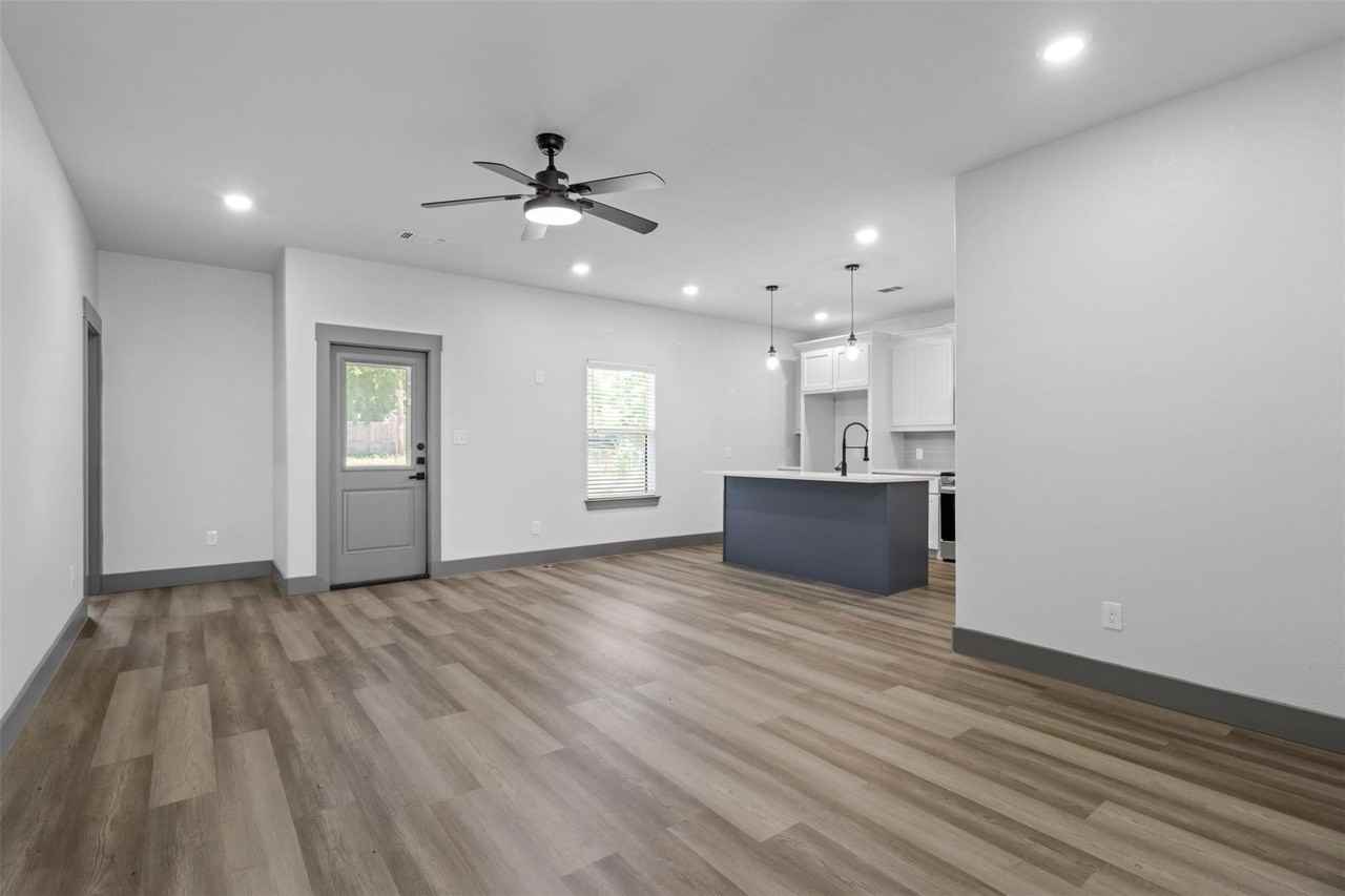 405 W Hull St #1 - Photo 3 of 17