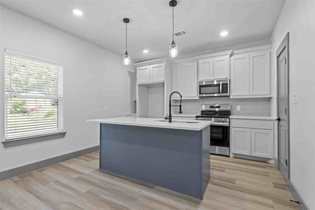405 W Hull St #1 - Photo 4 of 17