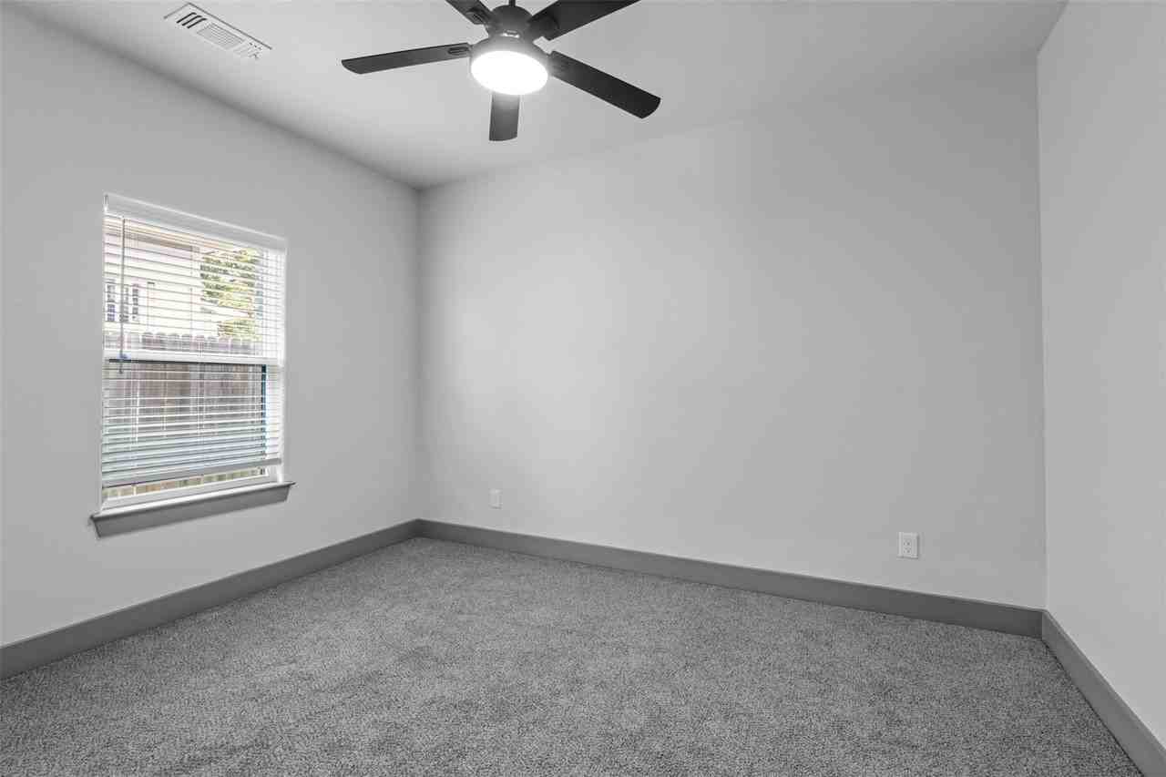 405 W Hull St #1 - Photo 7 of 17
