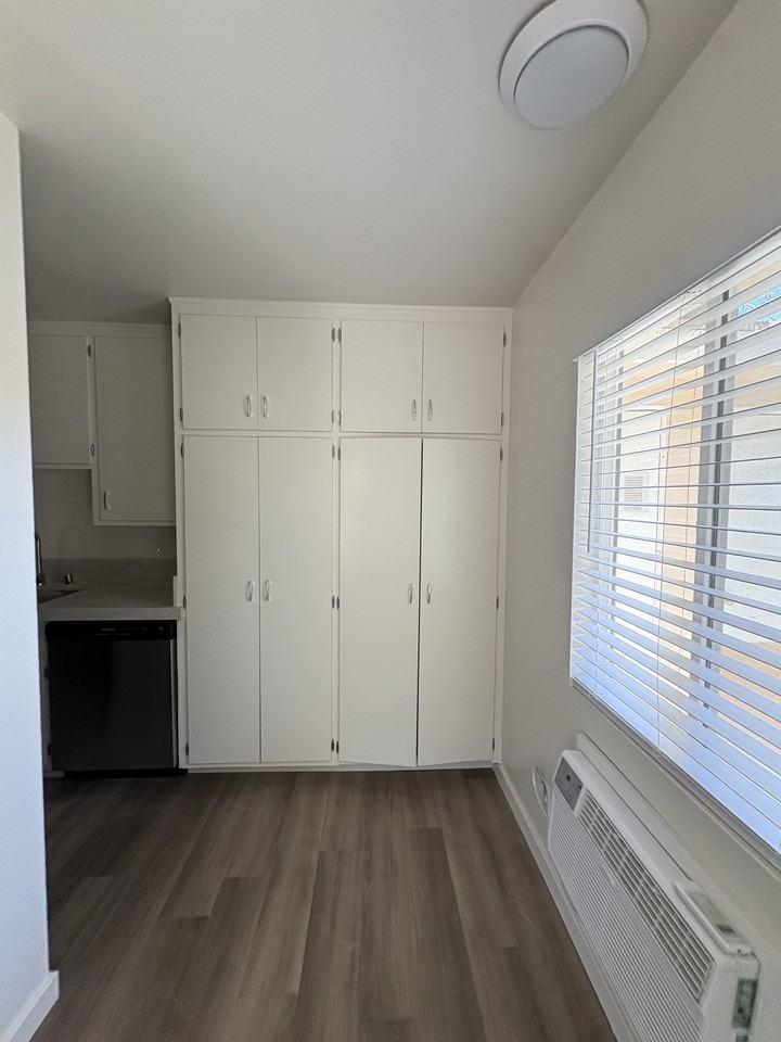 514 E Oak St #514A - Photo 4 of 10