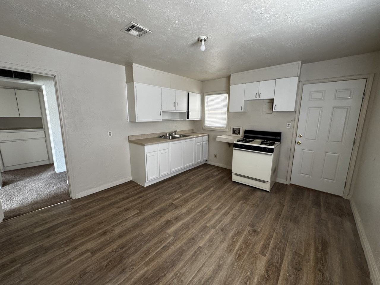 4220 Broaddus Ave #3 - Photo 4 of 12