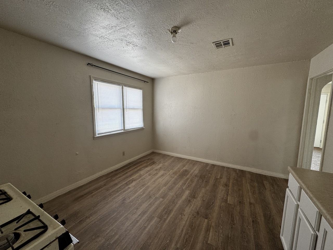 4220 Broaddus Ave #3 - Photo 5 of 12