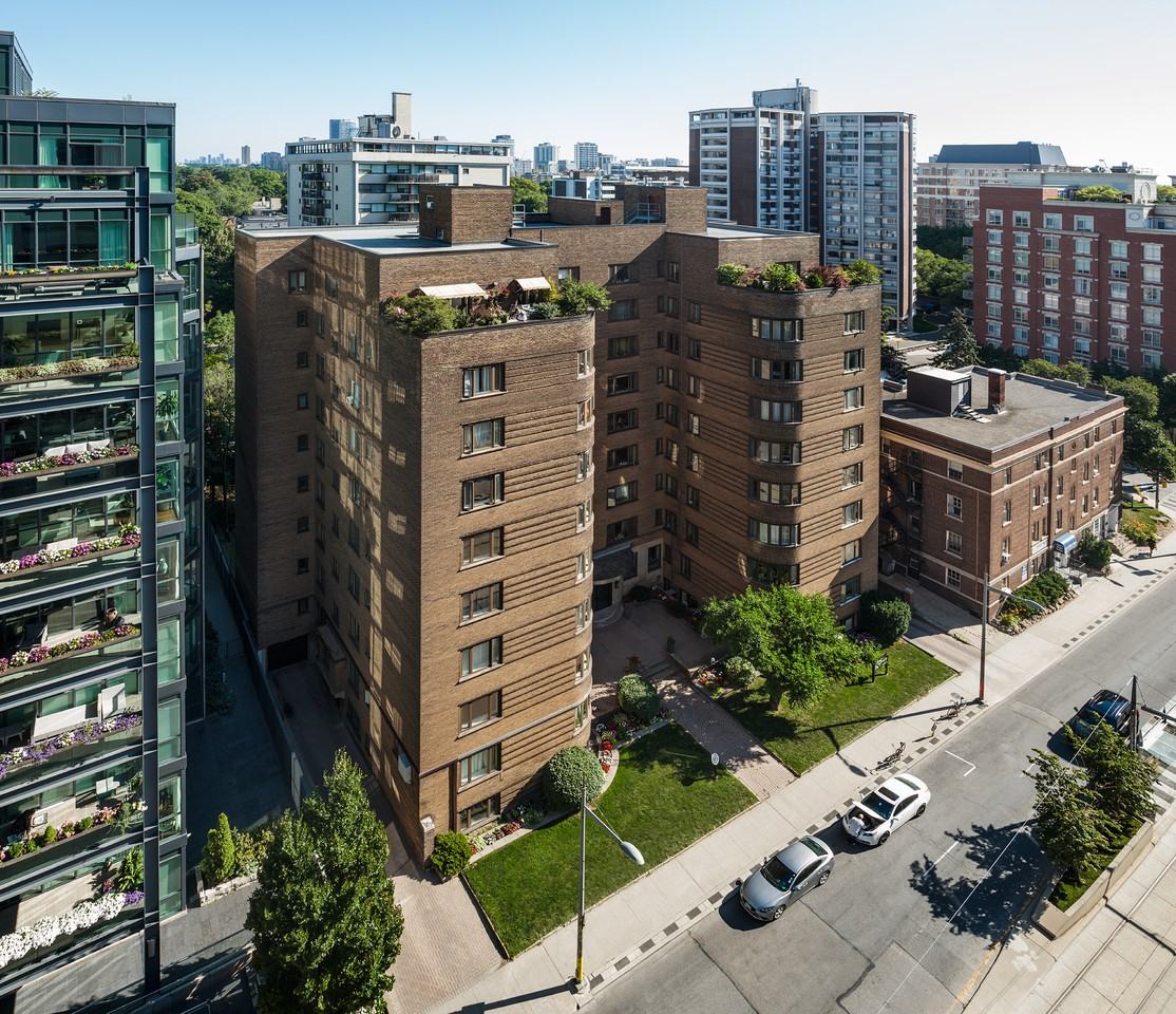110 St. Clair Avenue W - Photo 2 of 39