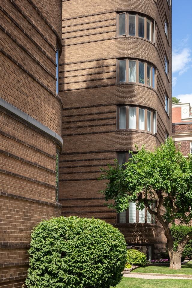 110 St. Clair Avenue W - Photo 3 of 39