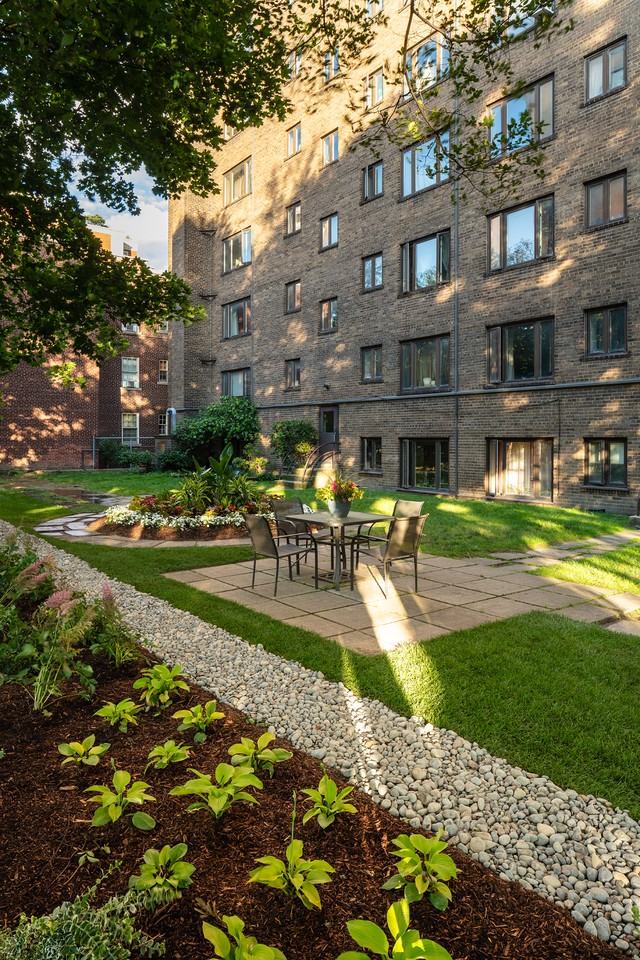 110 St. Clair Avenue W - Photo 5 of 39