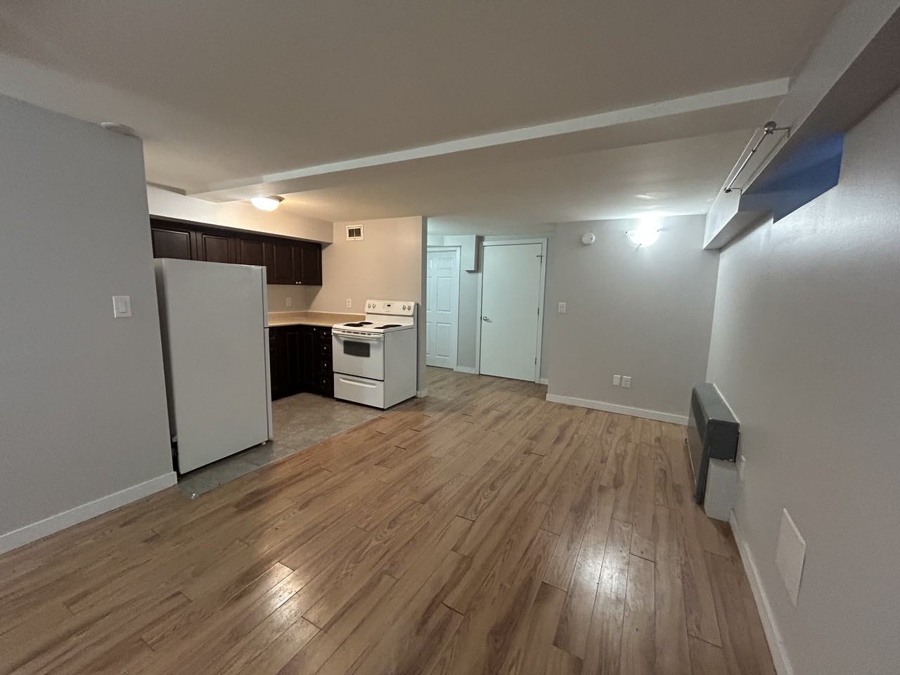 499 Osborne St - Photo 3 of 11