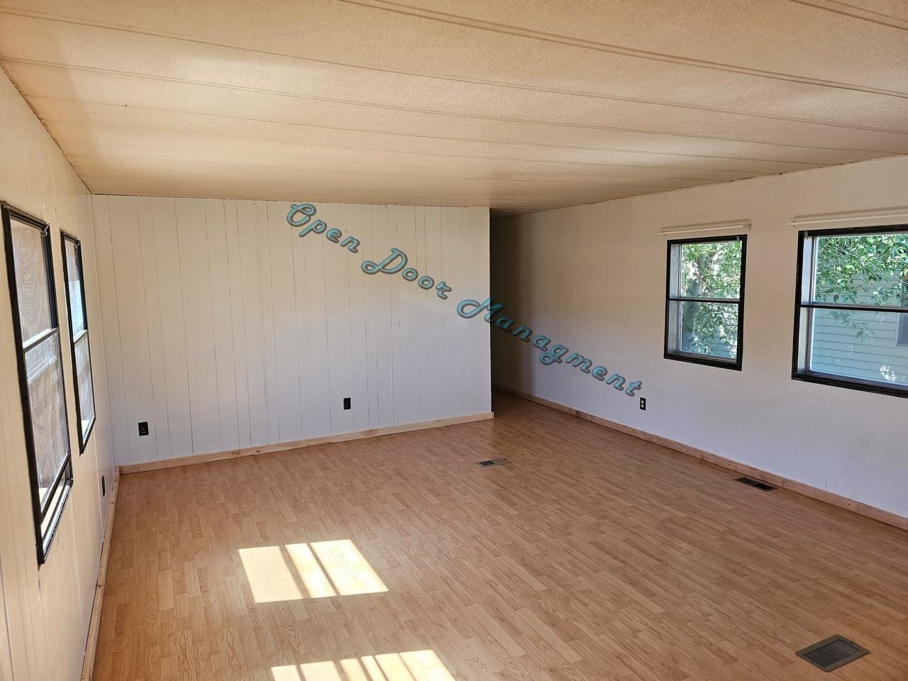 2324 Pine St #1 - Photo 3 of 10