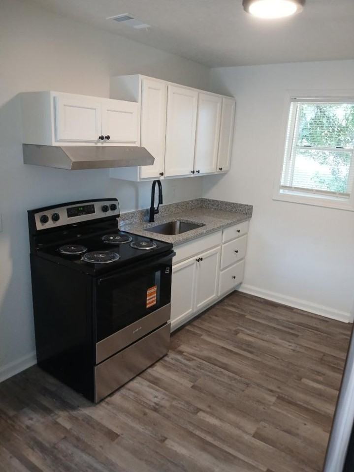 758 Terminal Ct - Photo 2 of 10